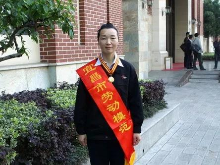 1588844293114163.jpg 劳模何方梅.jpg